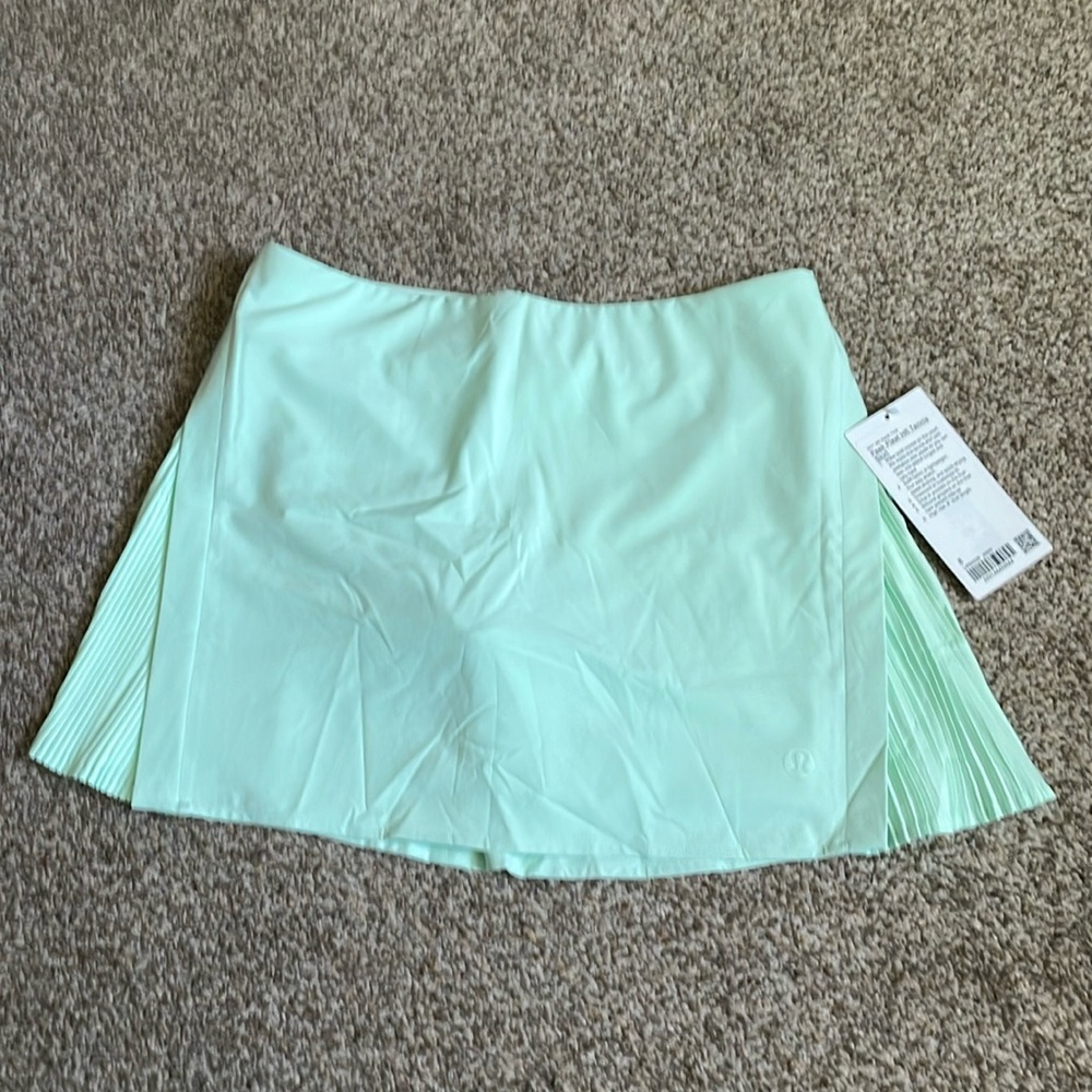 Lululemon peek pleat HR tennis skirt size 8 in mint moment